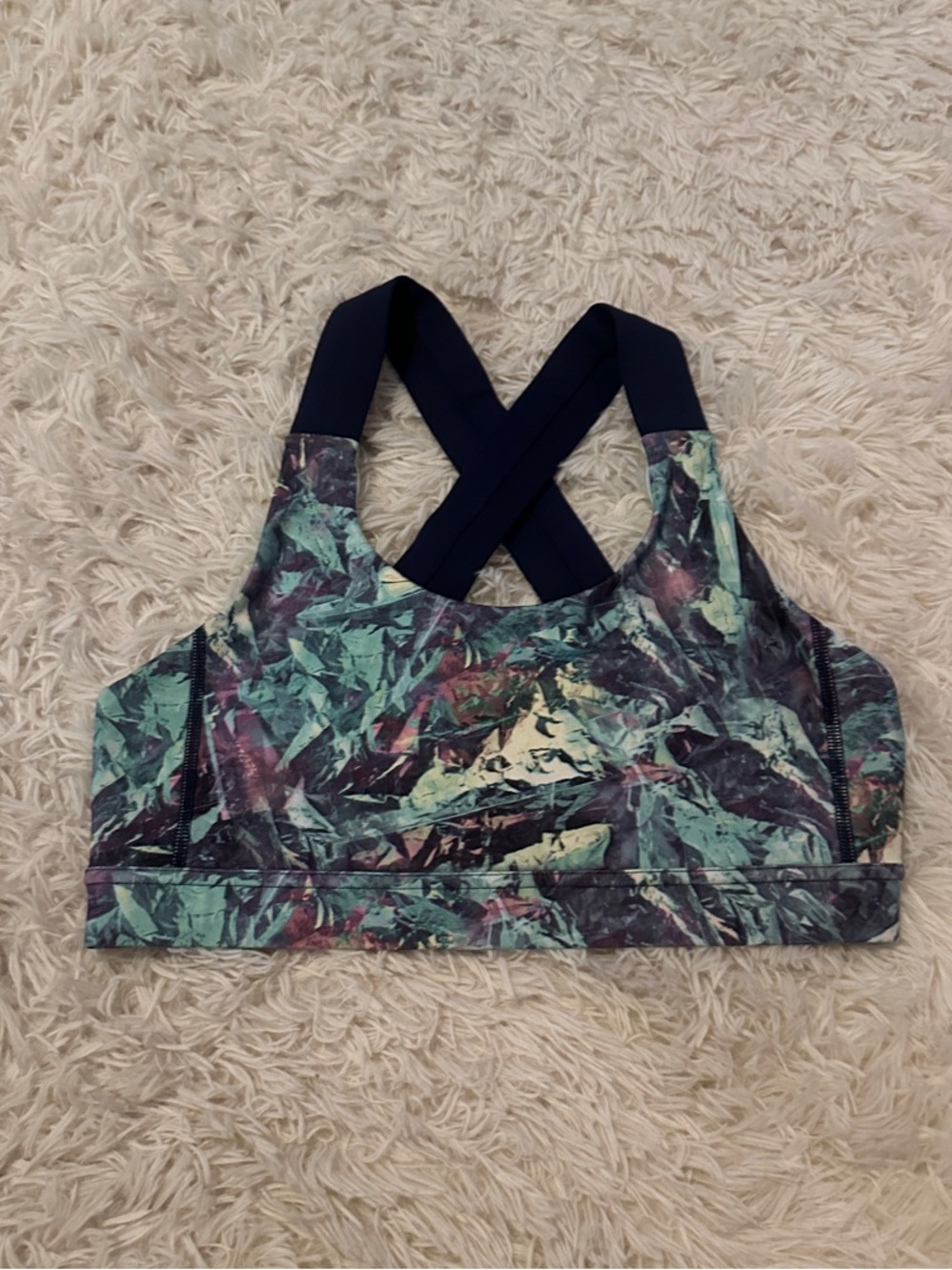 Lululemon cross back sports bra, size 8 EUC